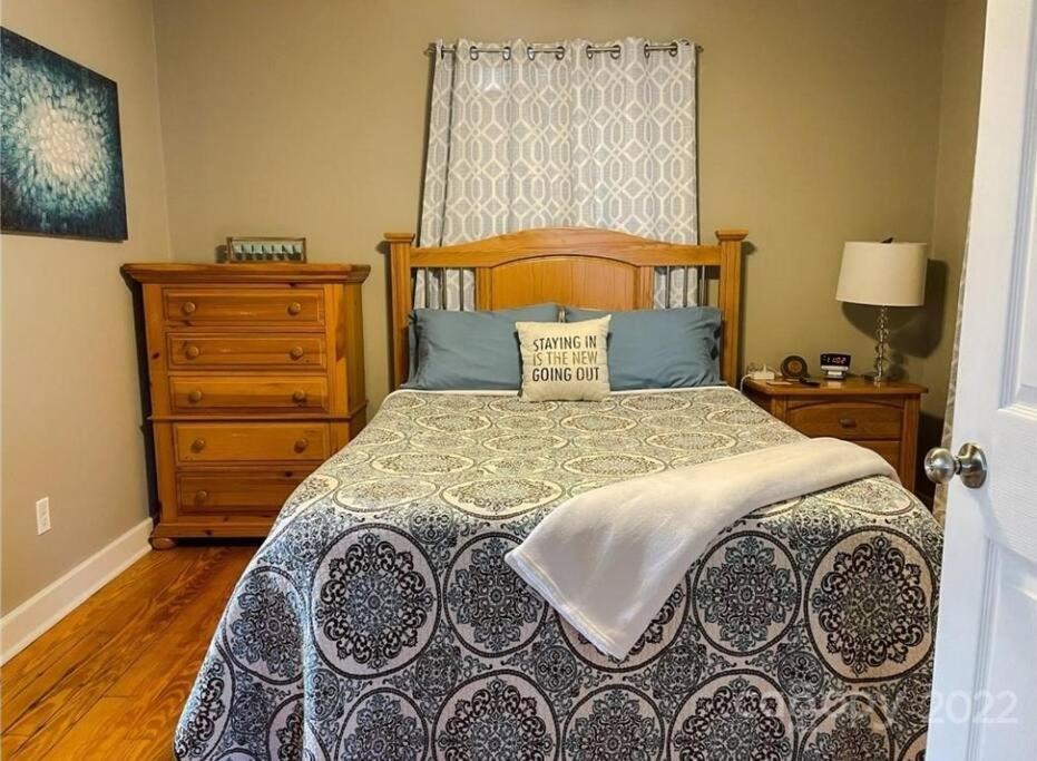 Charming Cottage In Morganton With Ample Parking المظهر الخارجي الصورة